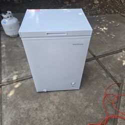 Insignia Chest Freezer 