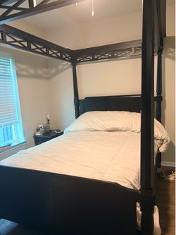 QUEEN SIZE CANOPY BED AND LINGERIE CHEST SET BLACK