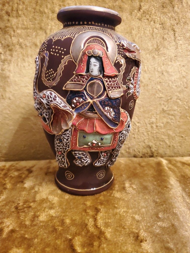 SATSUMA Moriage Dragon Ware Vase Moriyama Mori Machi 7 1/2 inch Geisha