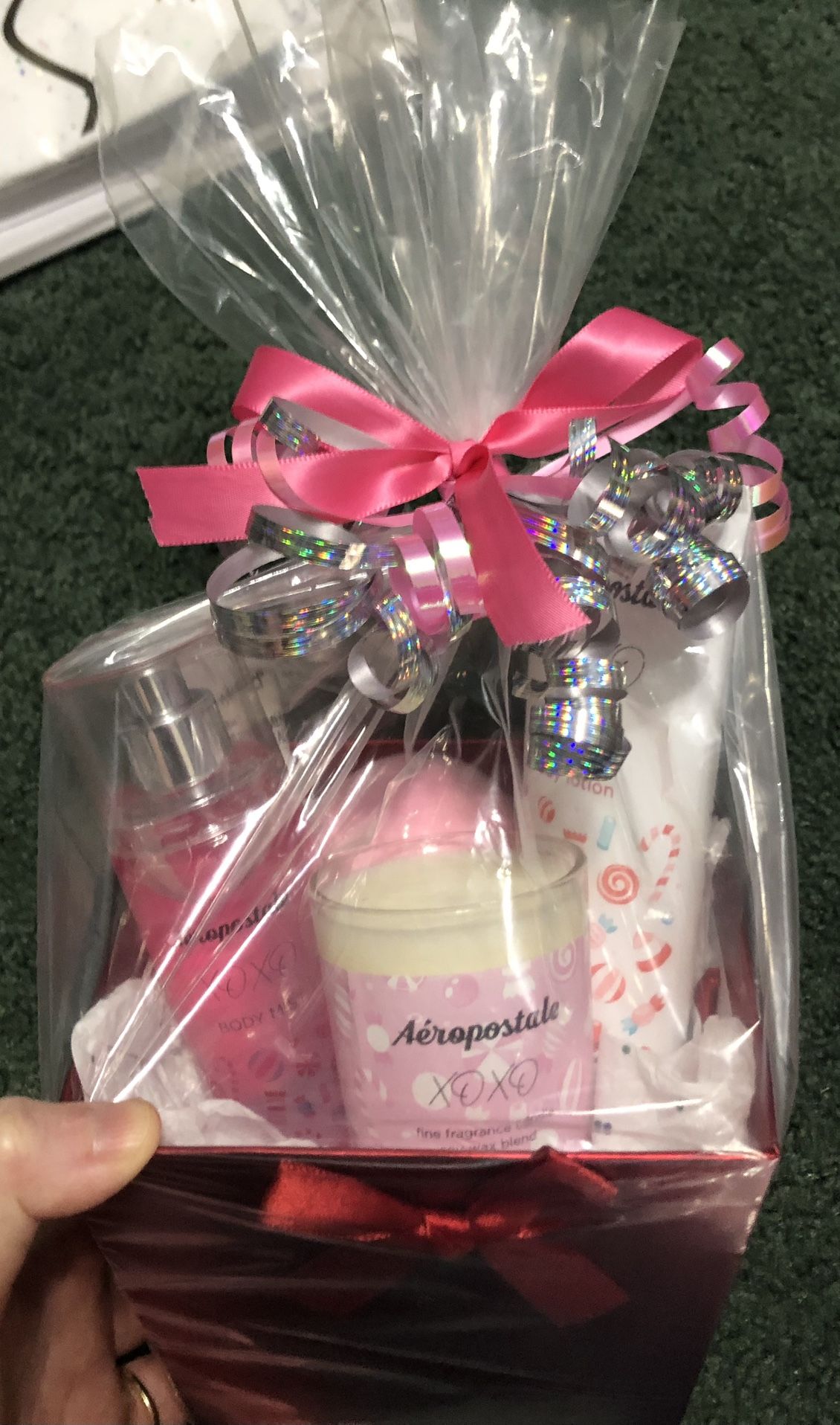 LADIES HOLIDAY GIFT BASKET