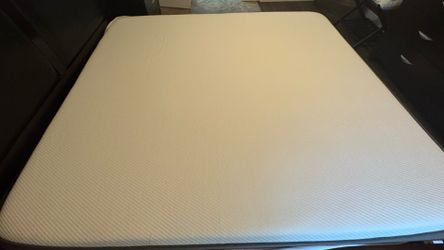 Casper King Memory Foam Mattress — Excellent Condition —