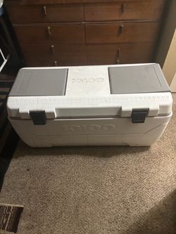 Igloo cooler the giant one for beer and for parties and all kinds of cool drinks