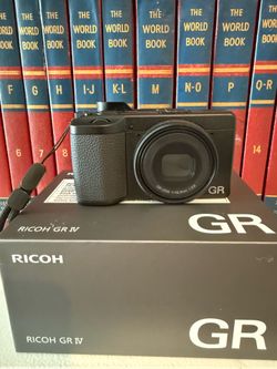 Ricoh gr 4.  GRiv