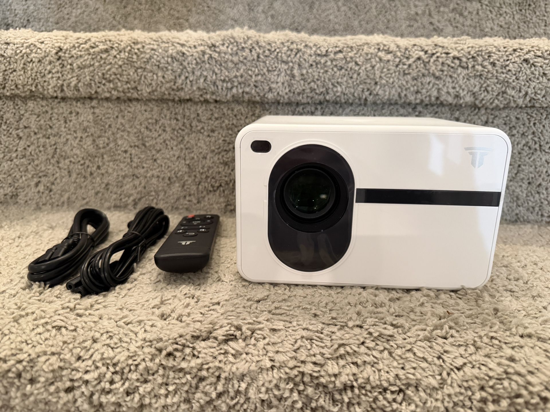 Brand New Portable Outdoor Projector, Movie Mini Projector 