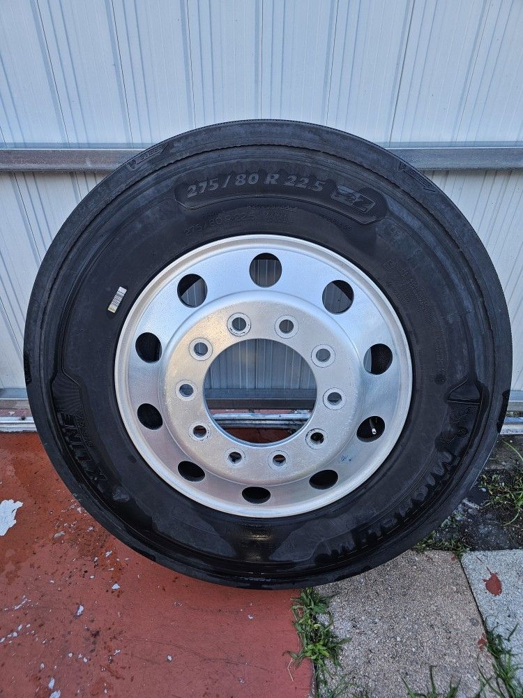 Truck Tire Michelin 275/80/ 22.5