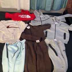 brand new nike techs and nike hoodies with tagss