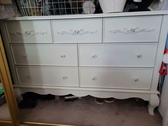 Evolur Baby Girl dresser