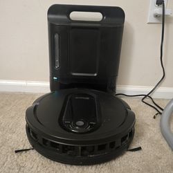 Move out sale : Shark RV1001AE IQ  Robot Vacuum with Self-Empty Base
