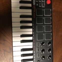 AKAI MPK Mini 