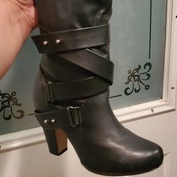 Black Knee High Boots Zipper Back Cute Design..Good CONDITION!