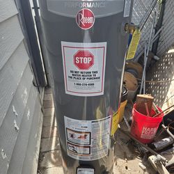 Rheem Performance 40 Gal. Tall 32,000 BTU Liquid Propane Water Heater