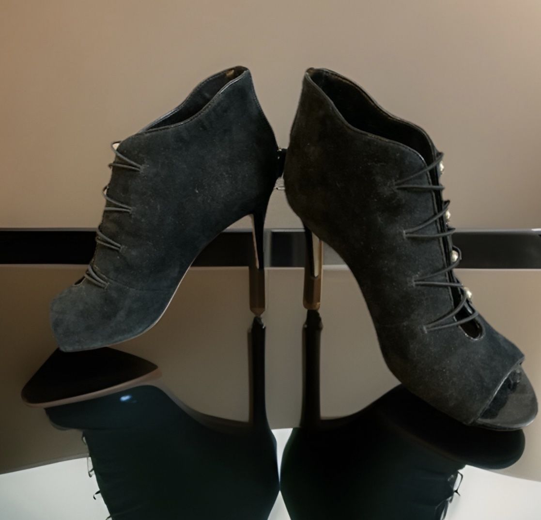 WHBM Women’s Black booties Shoes boots size 8