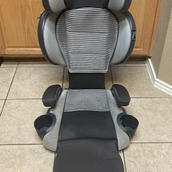 2 Chicco Kidfit Booster Seat 💺 $60 Each 