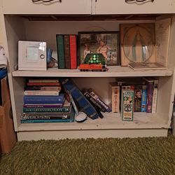 Bookshelf With 2 Drawers