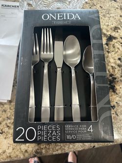 Oneida 20 piece set of everdine!