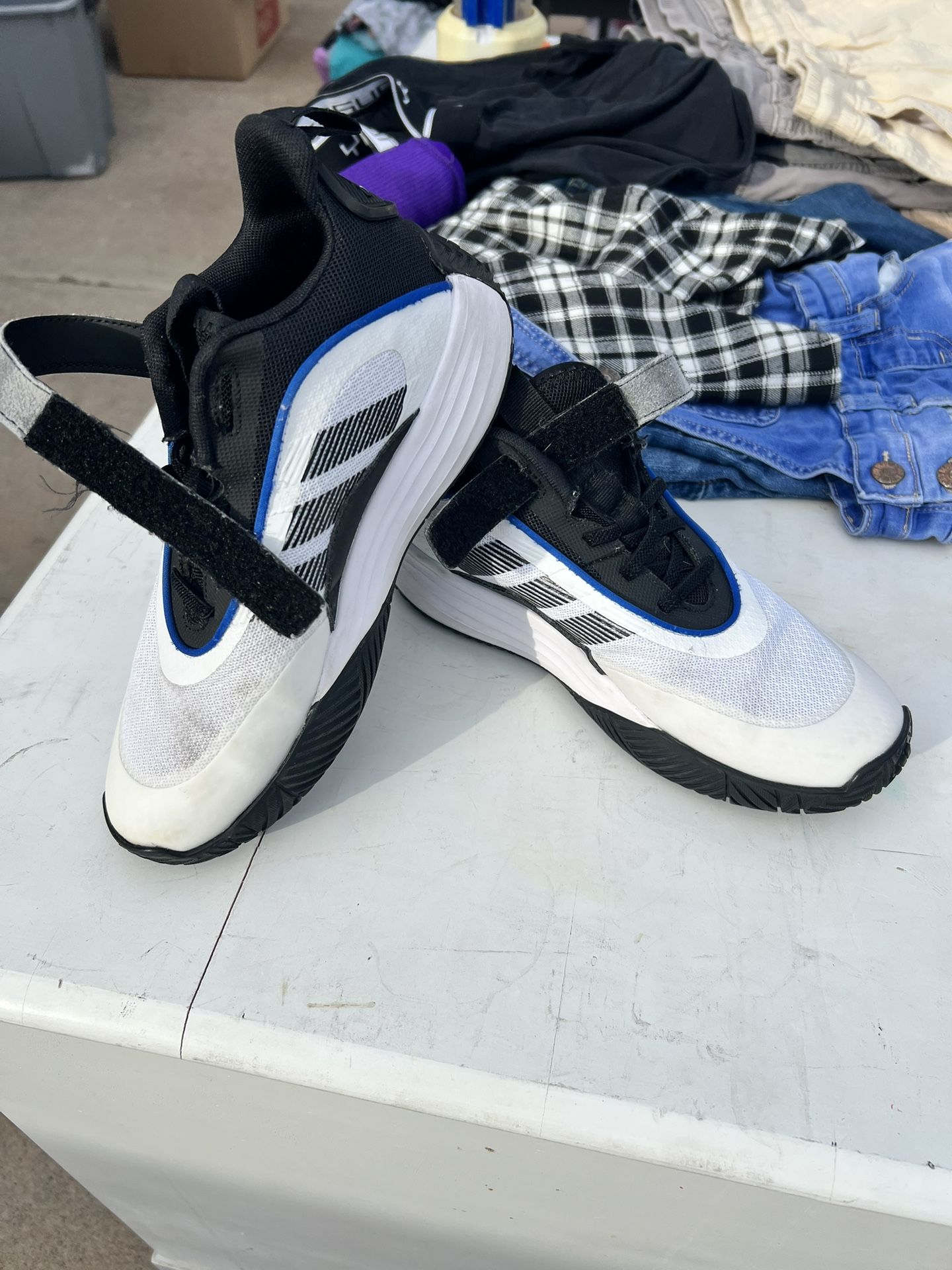 Basketball Shoes, Adidas Size 5