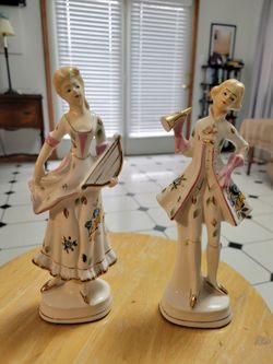 Porcelain Figurines Set