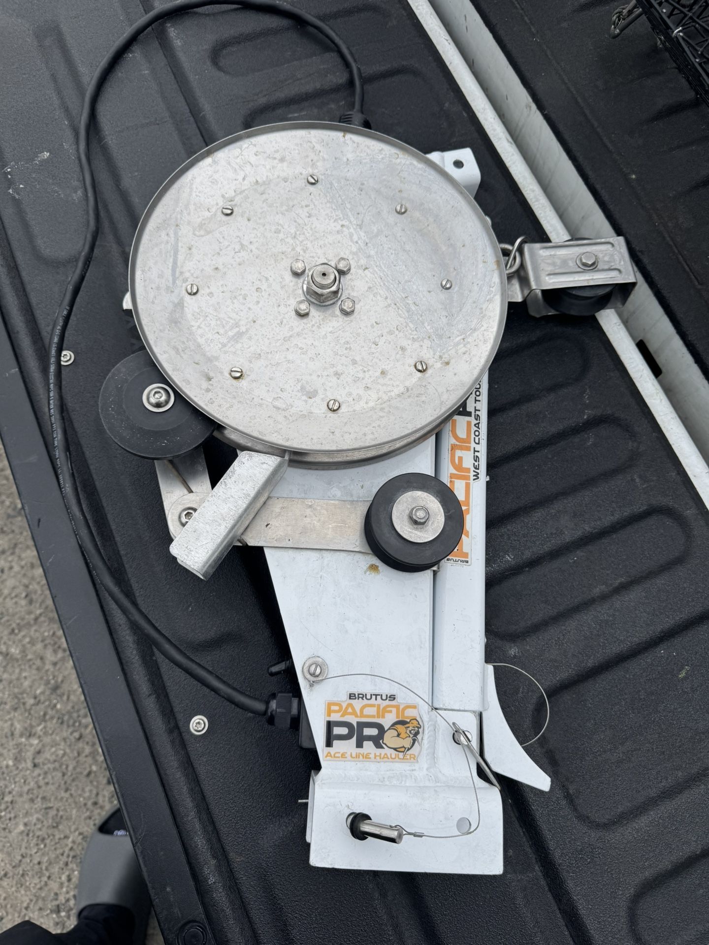 Selling Ace Line Hauler Brutus Pot Puller w/ Bulldog attachment (Scotty Mount Compatible)