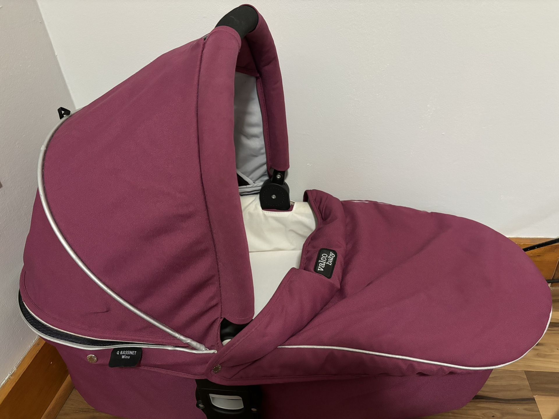 Valco Baby Bassinet