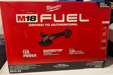 Milwaukee fuel Cordless 4-1/2 in./6 in. Braking Grinder w/Paddle Switch & Two XC 8.0 Ah Battery