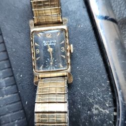 Men's Vintage Bulova Watch In Working Condition