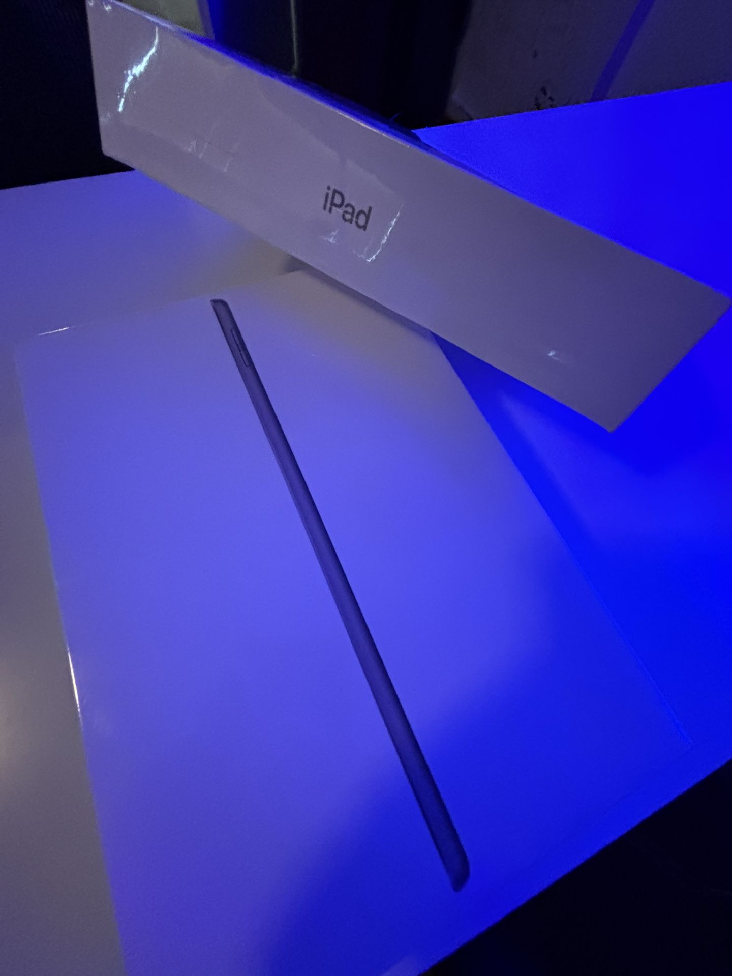 Apple iPad (9th Generation): with A13 Bionic chip, 10.2-inch Retina Display, 256GB, Wi-Fi, 12MP front/8MP Back Camera, Touch ID, All-Day Battery Life