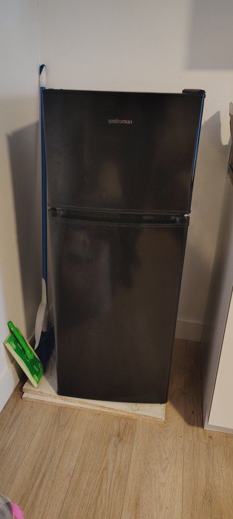 Medium Size Refrigerator 
