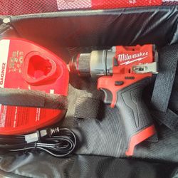 Milwaukee M12 Drill Whit Charger Only 
