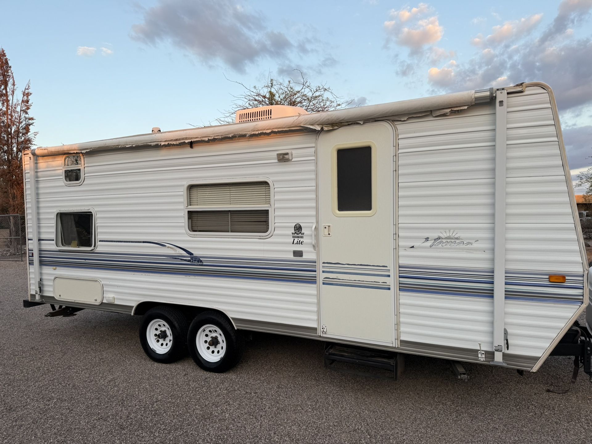 2004 Nomad 23 Ft Trailer 