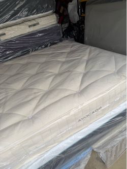King size eastern euro avocado organic mattress plush tight top grand luxe Stearns & foster Saatva Aireloom Kluft hotel collection beautyrest black pu