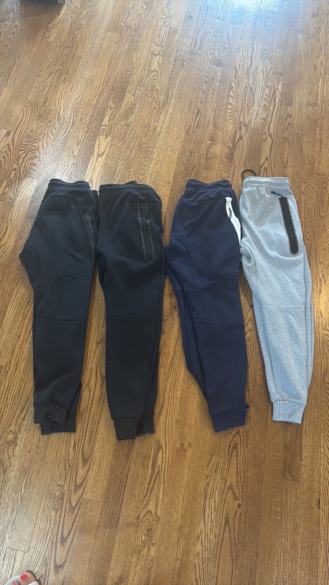 4 Nike Tech Fleece Sweatpants $35 Ea  [Two Small/ Two XS]