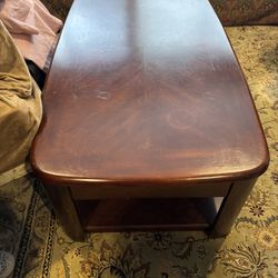 Mahogany Lift Up Coffee Table / Moving South Must Go Asap 