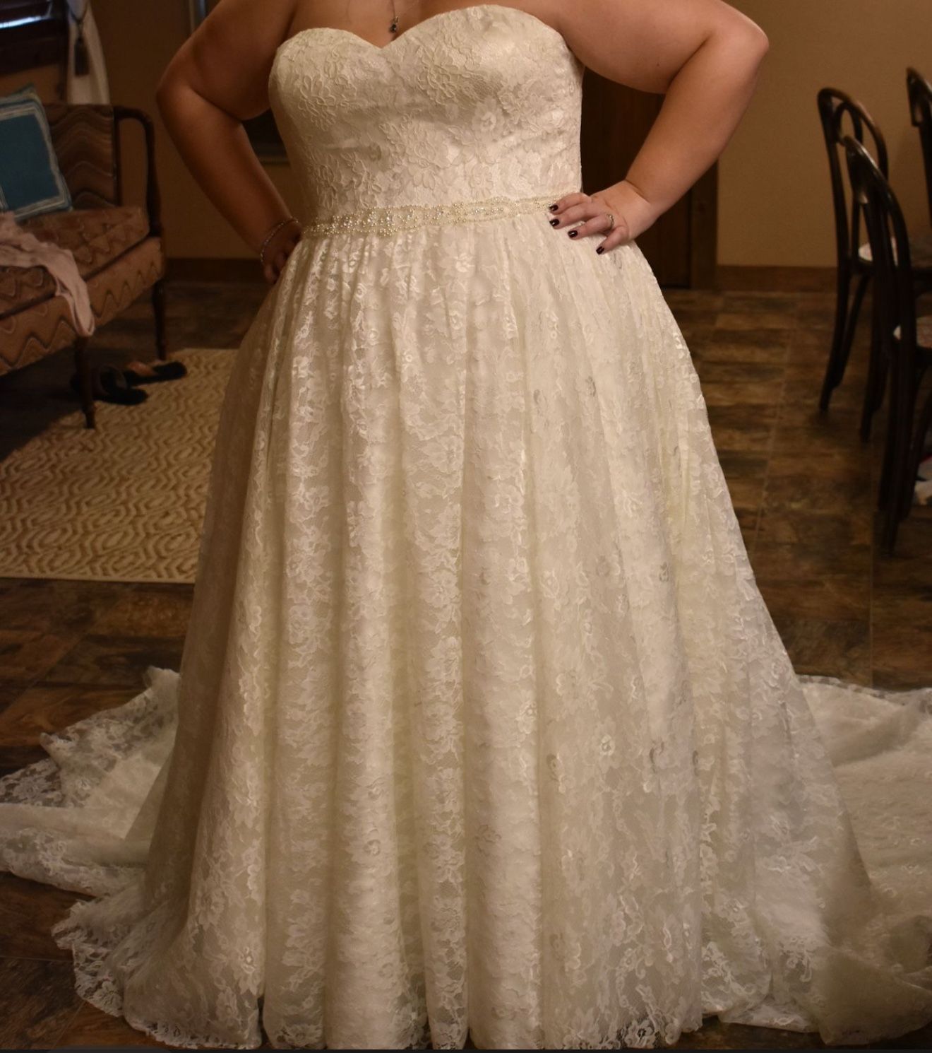 Elegant White Lace Strapless Wedding Dress