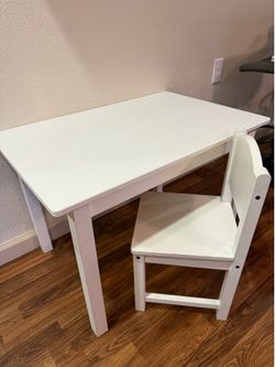 Kids table and chair set