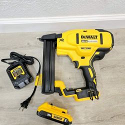 DeWALT 20V XR Narrow Crown Stapler KIT