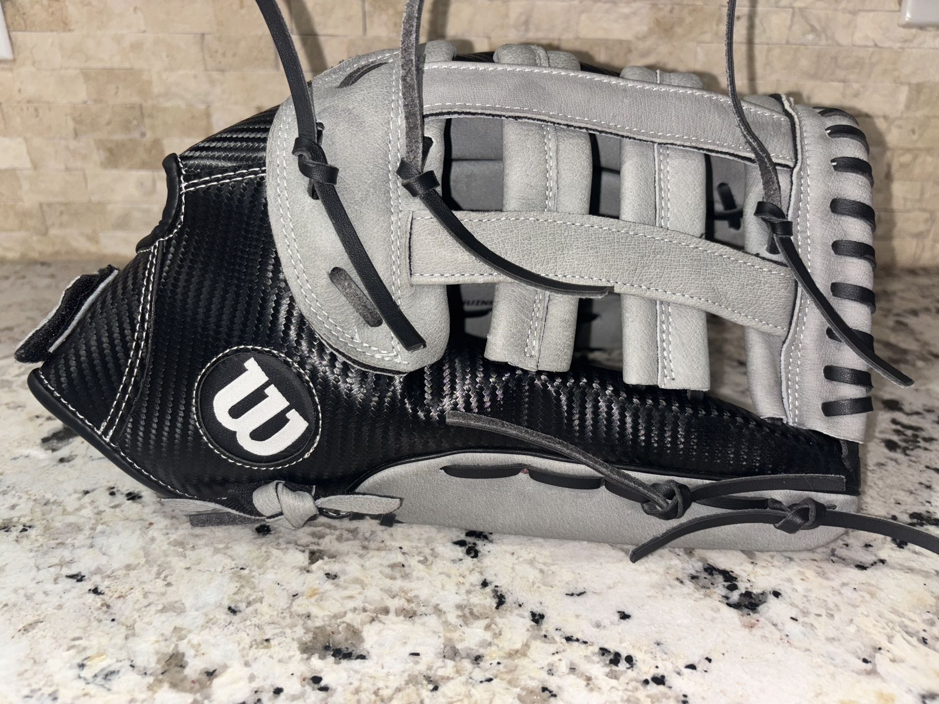 New 15” Wilson A360 Softball Glove RHT