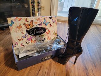 Women's Knee High Black Vinyl Boots.  Size 8