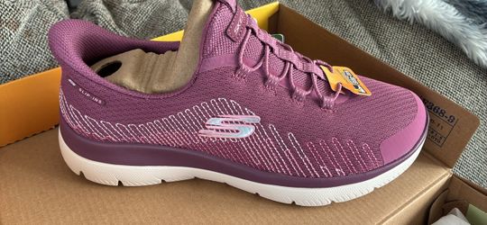 New Woman’s 7.5 Skechers Slip-Ins Sneaker in Purple