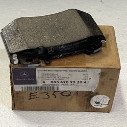 Mercedes Benz E350 OEM Brake Pads A00(contact info removed)0