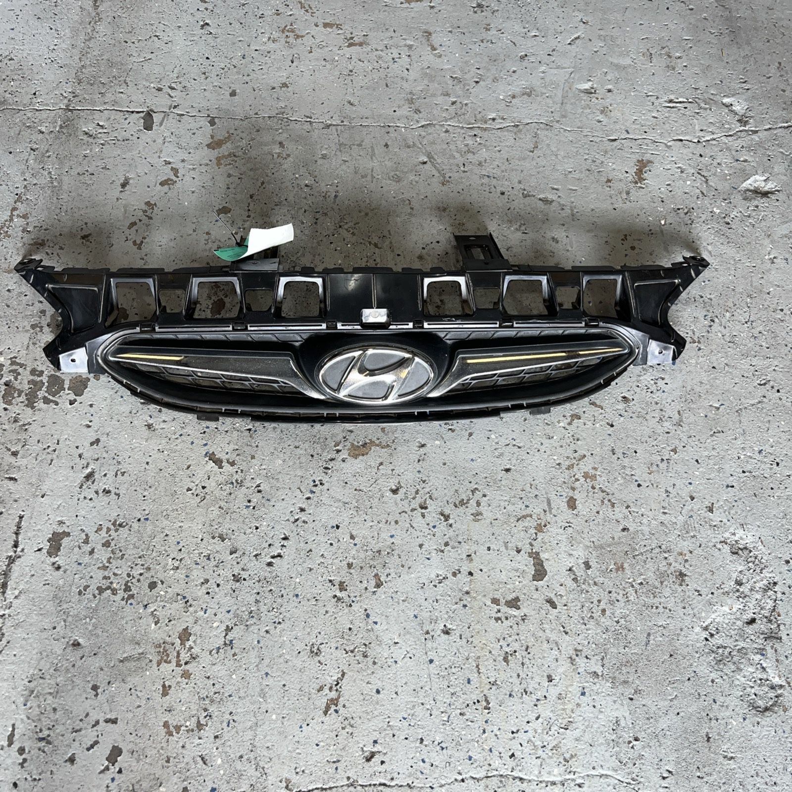 2011-2014 Hyundai Accent Radiator Grille Assy OEM Part #86351-1R100