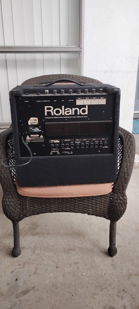 Amplificador Roland Modelo Kc-300 