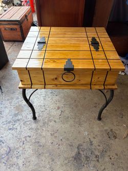 Rustic Farmhouse Wooden Storage Trunk Coffee Table – Metal Legs