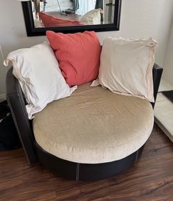 round swivel chair with comfy cushion