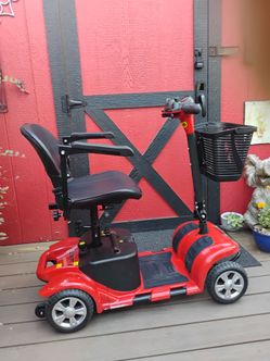 Electric mobility scooter