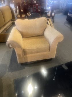 Chair: Honey Yellow Oversized Lounge Chair w/light Brown Accents. As-Is (wear & tear) SKU 4P4Y86