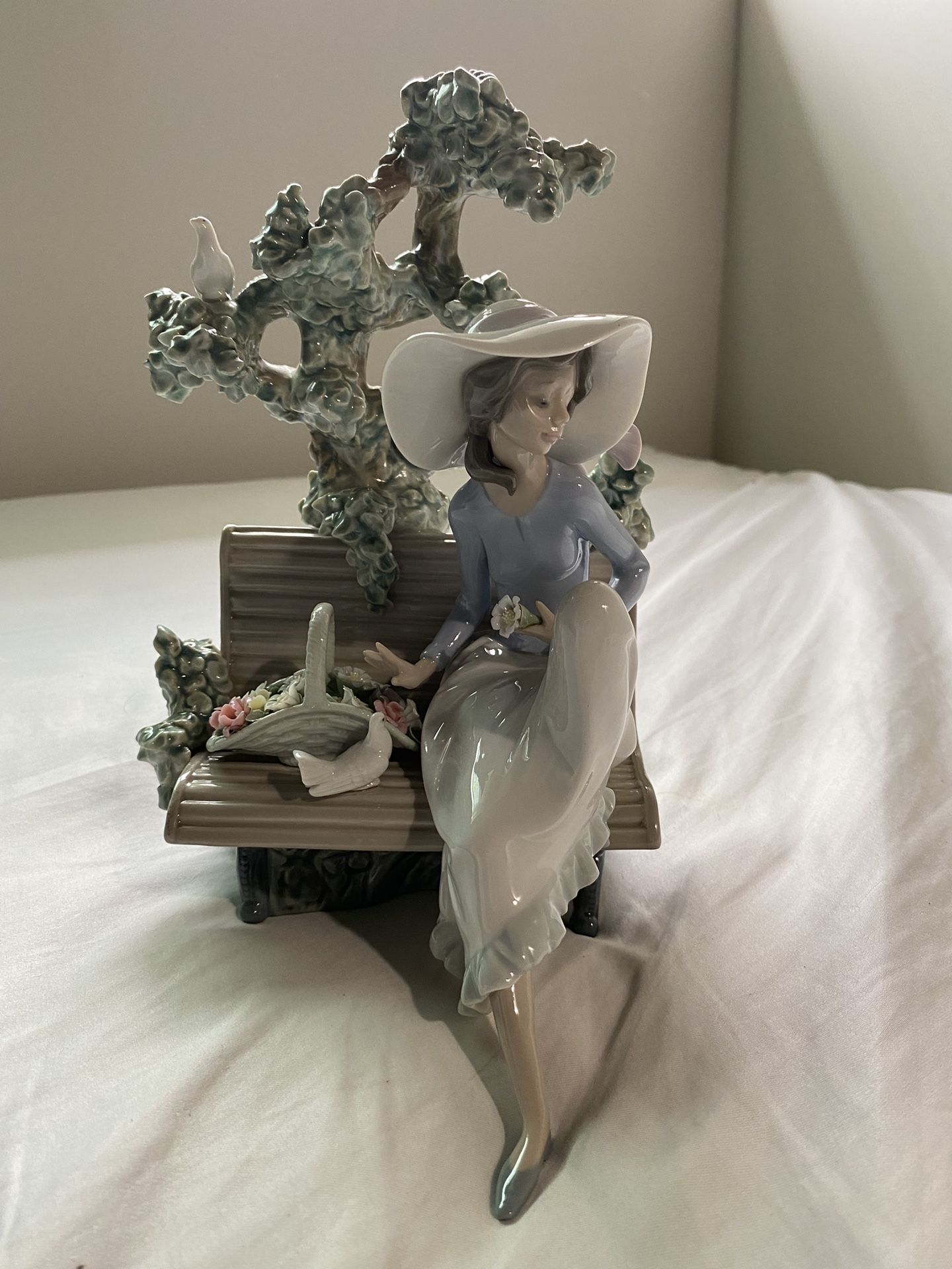 Lladro Figurine No. 5.365 Sunday In The Park