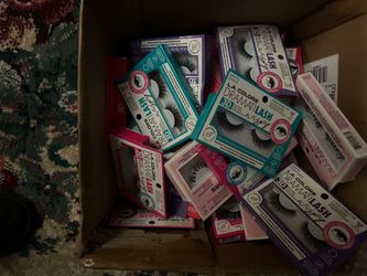 Whole box of eyes lashes