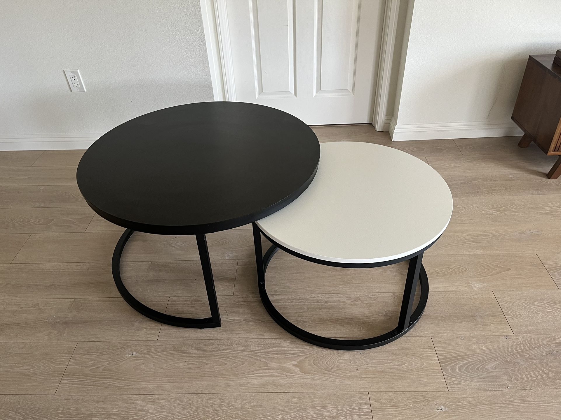 Nestling Coffee Table (cascading tables - black and white)