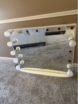 Glamcor Vanity Mirror with Lights