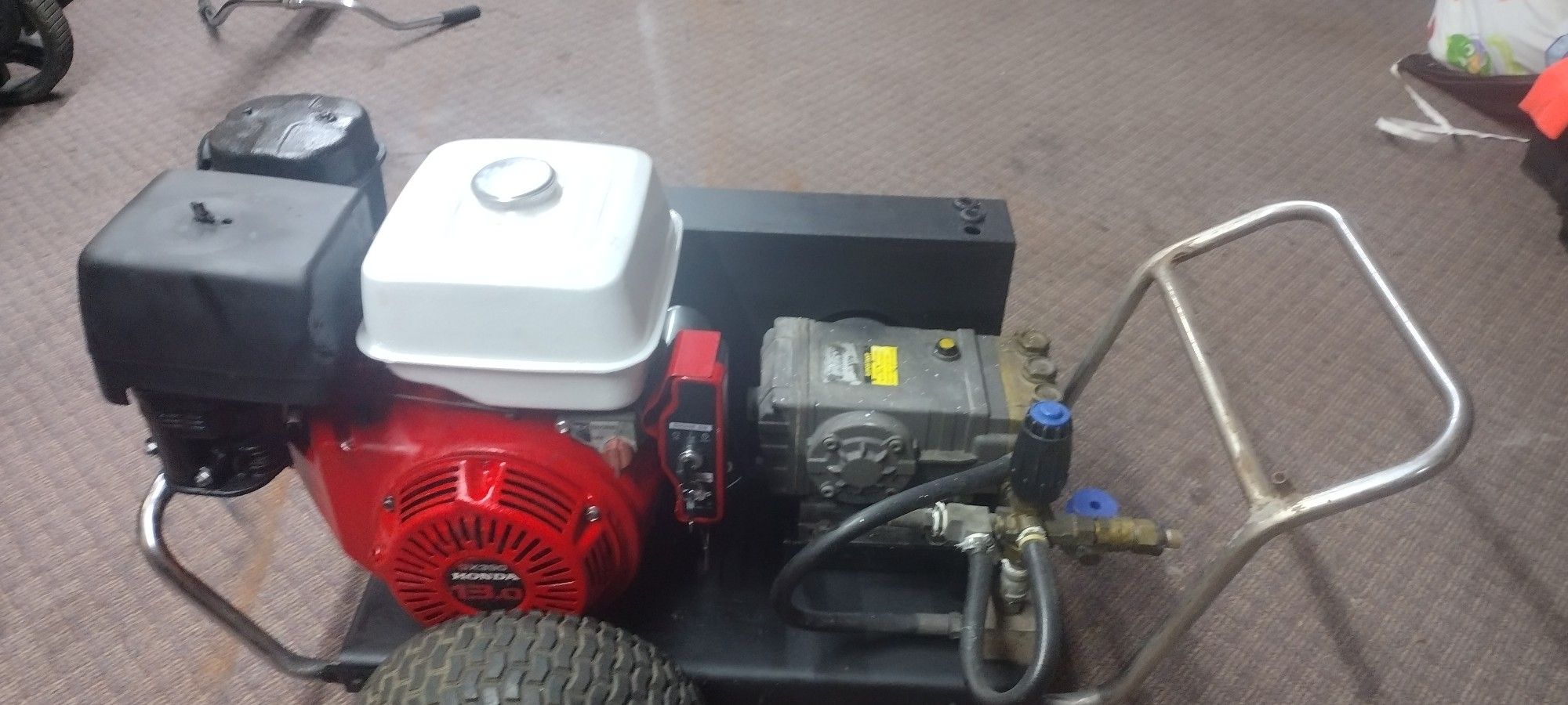 Honda 390x Commercial Pressure Washer 4.0 Gallons Per Minute 4000 PSI Electric Start